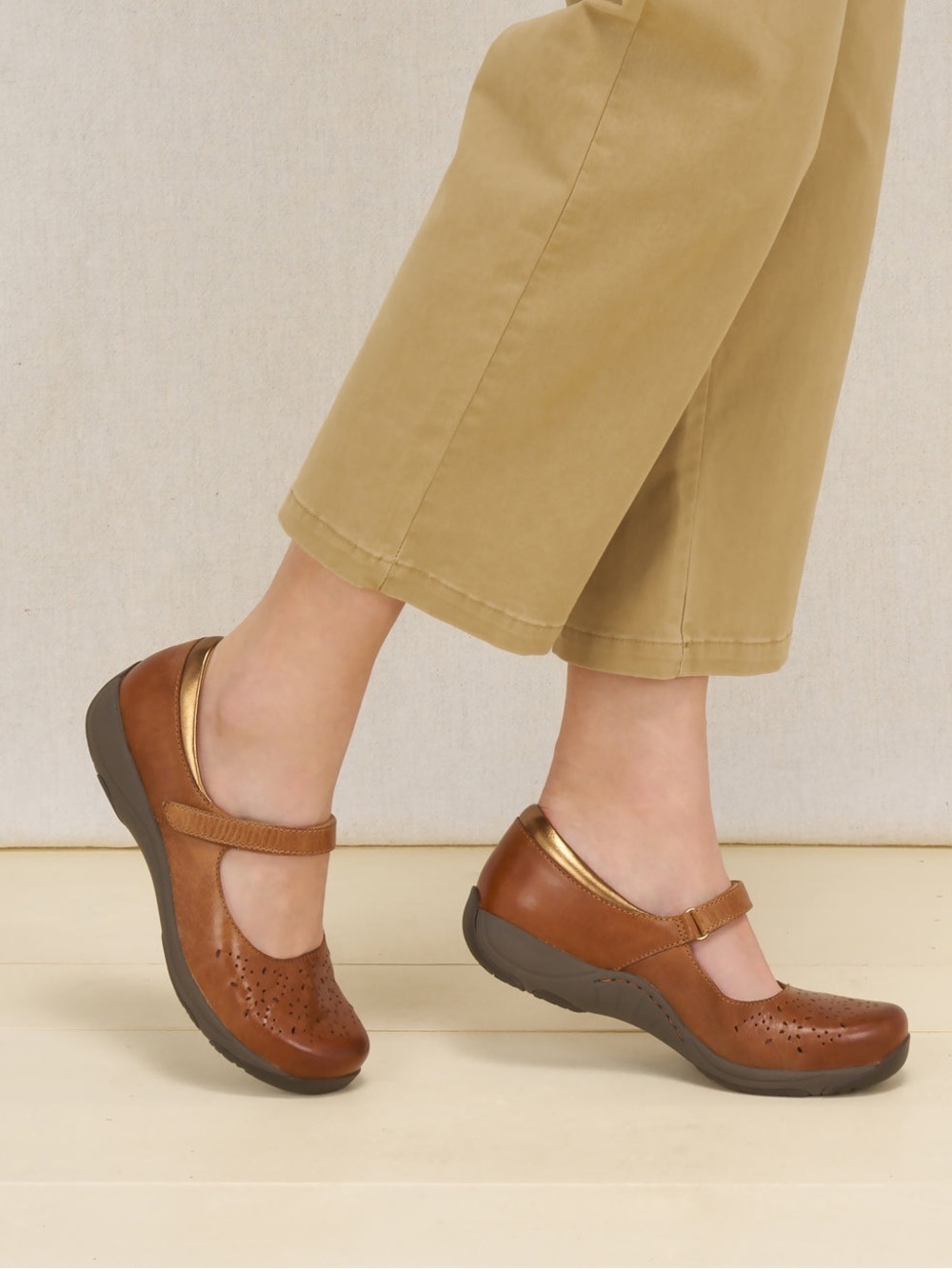 Dansko Stacy Mary Jane Toffee Laser Cut Perforated Flats Size 10.5/11
